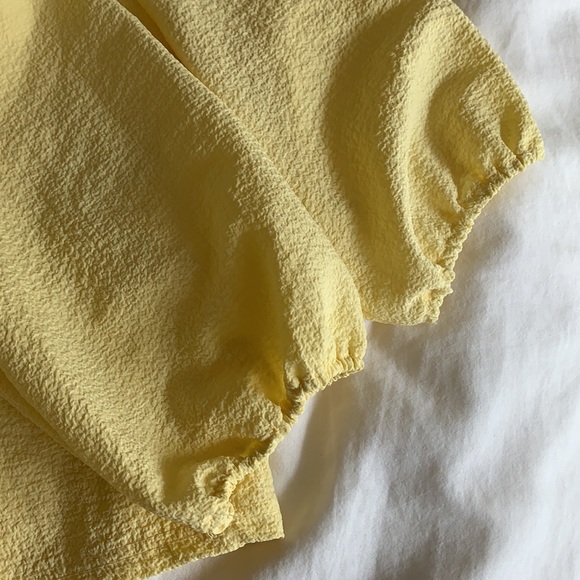 OAK + FORT YELLOW CREPE TIE FRONT CROP TOP - Picture 4 of 6